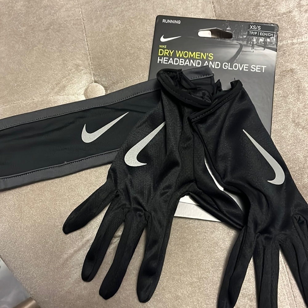 Nike dry women’s headband and glove set, size XS/S, new